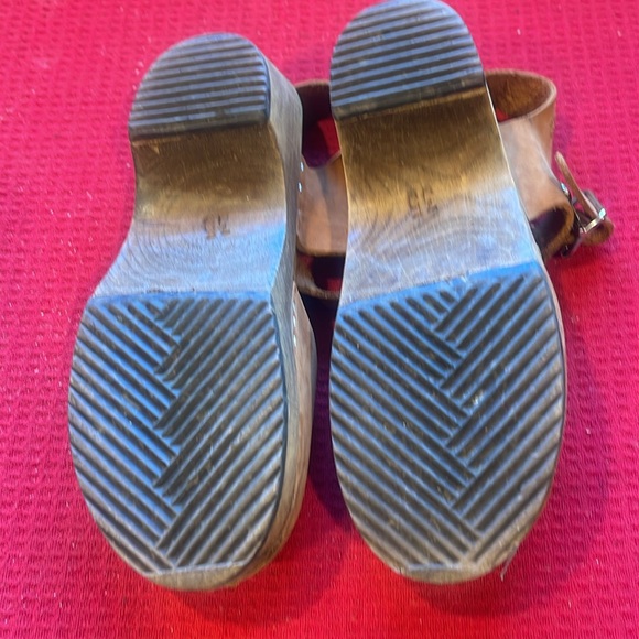 Lotta’s Low Tan Wood Clogs - Picture 8 of 11